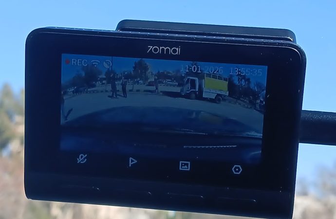 بلدية السلط تضبط المخالفات البيئية من خلال كاميرات على آلياتها ومركباتها