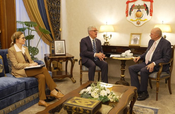 رئيس مجلس الأعيان يبحث مع السفير الكندي تعزيز العلاقات الثنائية