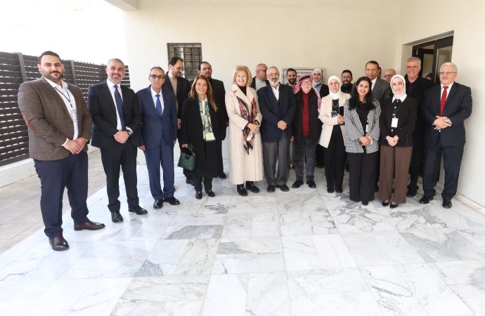 أعيان يطّلعون على تجربة “منصة ماركا” في دعم التحول الرقمي