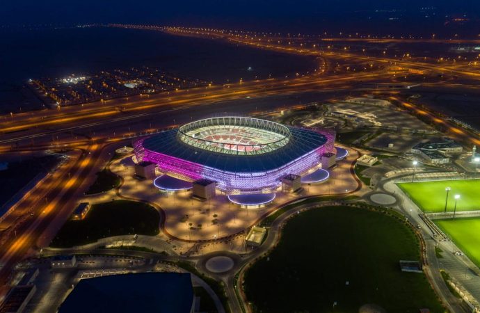 الاستعدادات لإستضافة مباراة خيرية تجمع أساطير الكرة وصنّاع المحتوى على استاد قطر