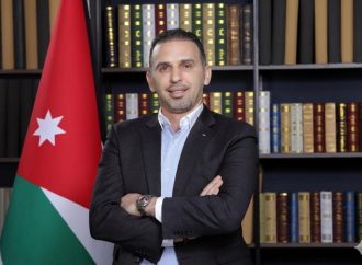 الدباس يكتب  – الكرسي والمسؤول من يصنع من..!