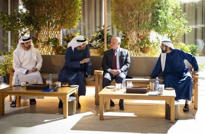 الهندي يكتب – الملك في الإمارات .. دلالات سياسية عميقة في ظرف استثنائي