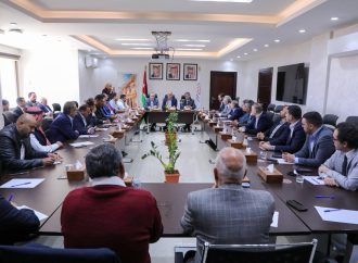 وزير السياحة يترأس اجتماعاً في البترا لبحث دعم القطاع السياحي وتعزيز استدامته