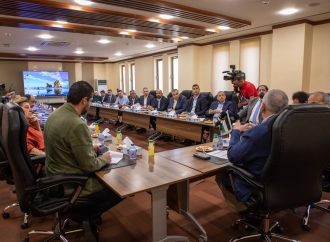 وزير السياحة والآثار يعقد اجتماعاً مع ممثلي القطاع السياحي في العقبة