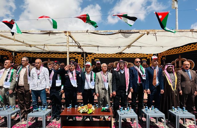 الشوبك تحتفل بيوم العلم