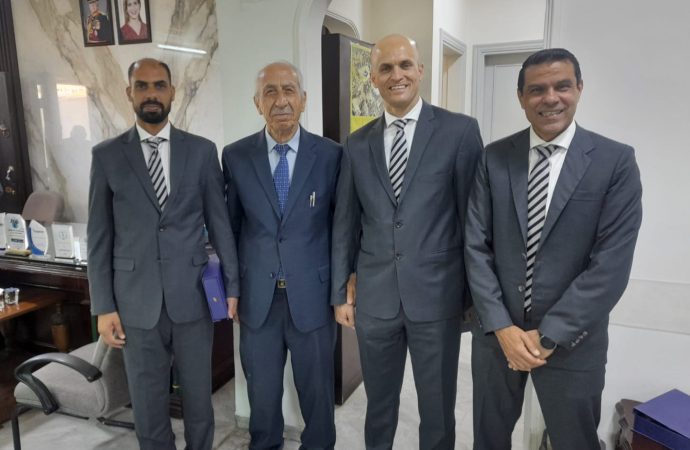 الفرواتي يتوسط طاقم الحكام الأردني المشارك في كأس العالم 2026