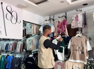 “الهيئة الخيرية” والحملة الأردنية توزعان “كسوة العيد” بغزة