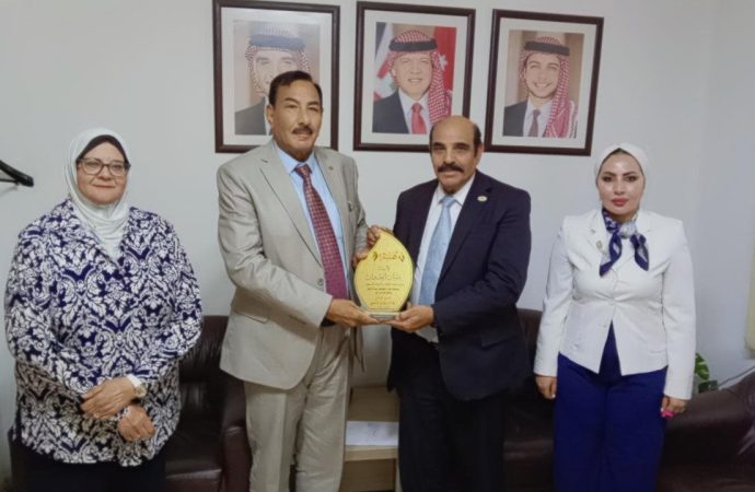 رابطة التاريخ وتوثيق الأنساب في العراق تكرم رئيس اتحاد الكتاب والأدباء الأردنيين