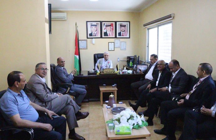 محافظ معان ورئيس مجلس المحافظة يتفقدان مدرسة الزيتونة تمهيدًا لتحويلها إلى مخيم كشفي