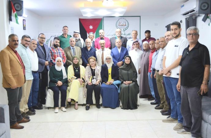 تكريم المشاركين في فعالية قراءة نقدية في المشروع السردي لسلسلة ظلال