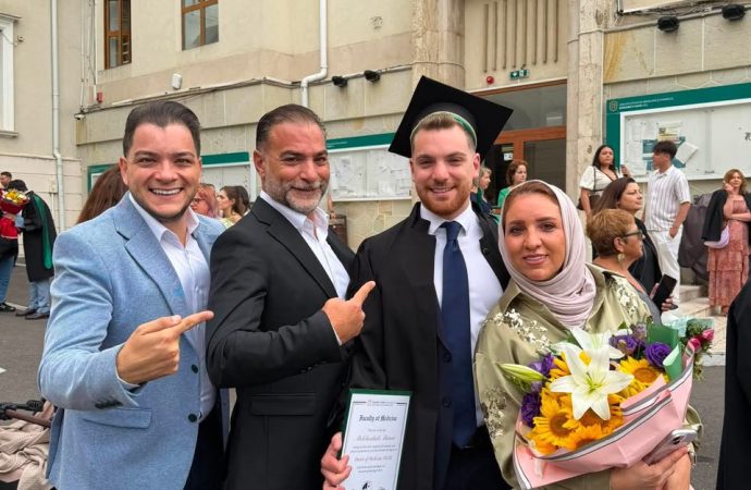 الدكتور عبدالوهاب العطعوط ينال درجة الدكتور في الطب من جامعة رومانية