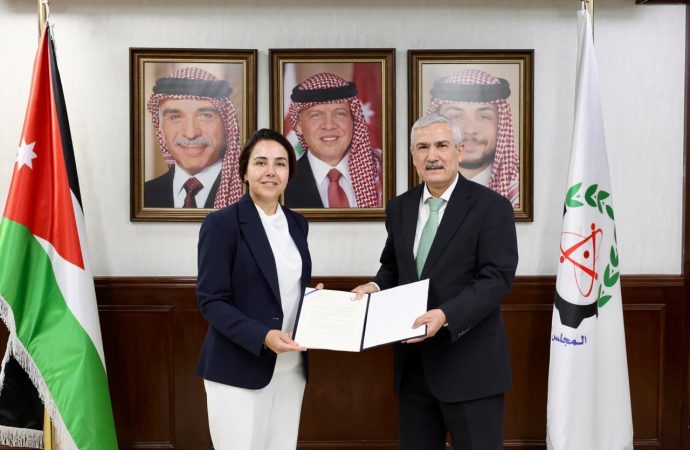 مذكرة تفاهم بين الأعلى للعلوم والتكنولوجيا و جائزة الملكة رانيا للتميز التربوي